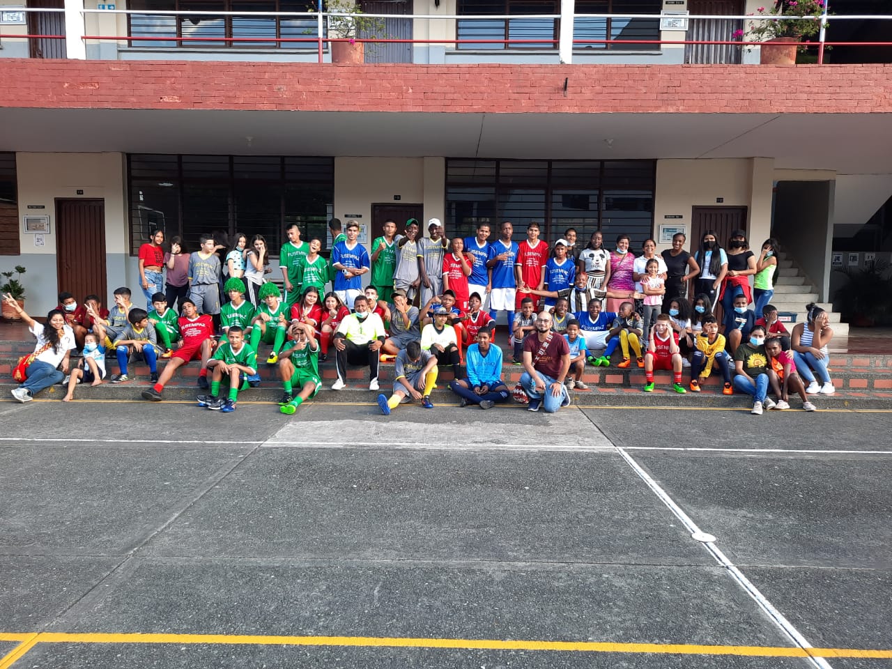 Intercambio de Futbol en el colegio Divino Salvador